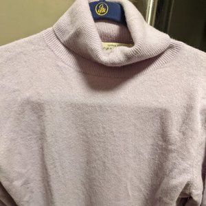 Bloomingdale's Cashmere lavender turtleneck sweater. Size L